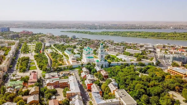 Widok z lotu ptaka Kremla Astrakhan, historyczne i architektoniczne kompleksu. Rosja, Astrachań — Zdjęcie stockowe