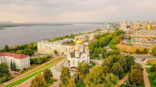 Rosja, Samara - 14 września 2017: Świątynia ku czci Świętego Jerzego męczennika Świetne zwycięska. Samara, Federacja Rosyjska — Zdjęcie stockowe