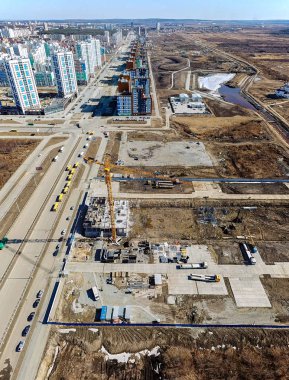 İnşaat vinç ve yeni evlerin. Academichesky, Ekaterinburg Rusya 