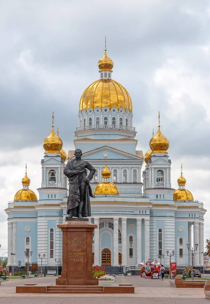 Россия, Саранск - 26 августа 2017 года: Памятник адмиралу Ф.Ф. Уша — стоковое фото