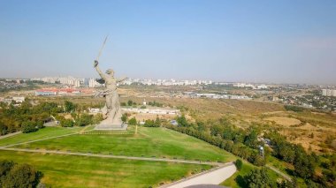 Vatan aramalar heykel! -kompozisyon Merkezi anıt-Ensemble Heroes of Stalingrad Savaşı Mamayev Kurgan olarak için. Sabah erkenden. Volgograd, Rusya Federasyonu 