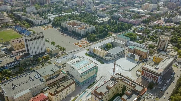 Rusko, Stavropol - 11 září 2017: Centrum města. Strážný anděl City kříže. Letecký pohled — Stock fotografie