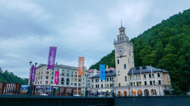 Soçi, Rusya - 1 Eylül 2017: Saat Kulesi Rosa Khutor SÜ