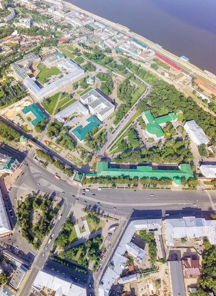 Vista del Kremlin de Nizhny Novgorod y el terraplén del río Volga. Nizhny Novgorod, Rusia — Foto de Stock