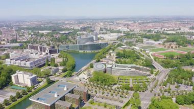 Strasbourg, Fransa. Binaların kompleksi Avrupa Parlamentosu, Avrupa İnsan Hakları Mahkemesi ve Avrupa Sarayı 'dır. 4K