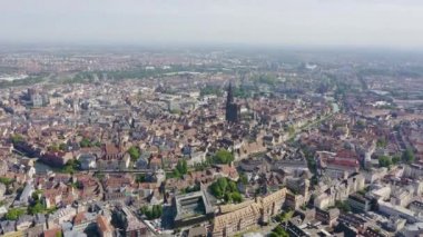 Strasbourg, Fransa. Şehrin tarihi kısmı, Strasbourg Katedrali. 4K
