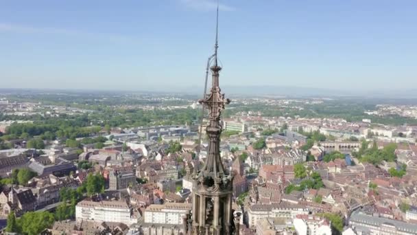 Strasbourg, Franciaország. A város történelmi része, a strasbourgi székesegyház. 4K — Stock videók