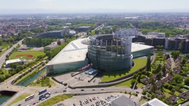 Štrasburk, Francie. Komplex budov je Evropský parlament, Evropský soud pro lidská práva, Palác Evropy. 4K — Stock video