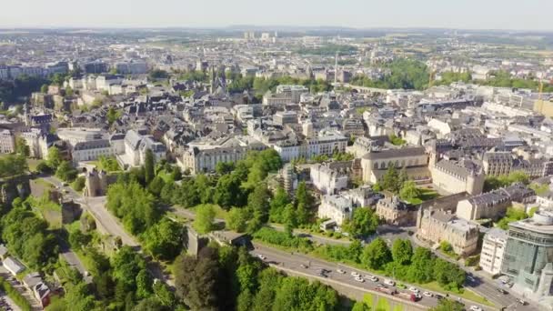 Luxembourg, centre-ville historique le matin. Pont Rouge. 4K — Video