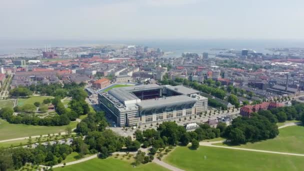 Kopenhag, Danimarka. Parken Stadyumu (Telia Parken) Kopenhag 'da bulunan bir stadyum. Maç ların yapılacağı yer 2020 Euro. Havadan görünüm. 4k — Stok video