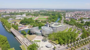 Strasbourg, Fransa. Binaların kompleksi Avrupa Sarayı 'dır. 4K