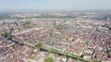 Strasbourg, Fransa. Şehrin tarihi kısmı, Strasbourg Katedrali. 4K