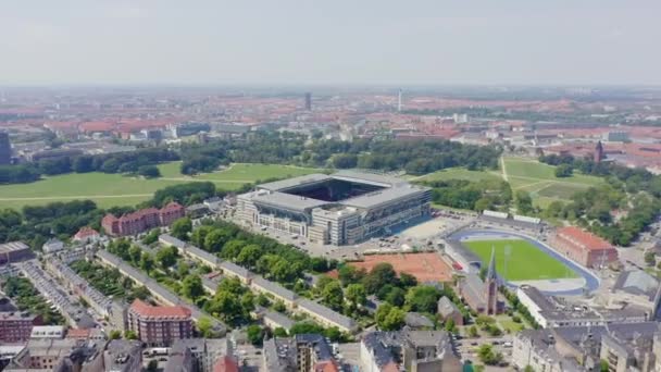 Κοπεγχάγη, Δανία. Το στάδιο Parken (Telia Parken) είναι ένα στάδιο στην Κοπεγχάγη. Τόπος αγώνων ποδοσφαίρου Euro 2020. Αεροφωτογραφία. 4K — Αρχείο Βίντεο