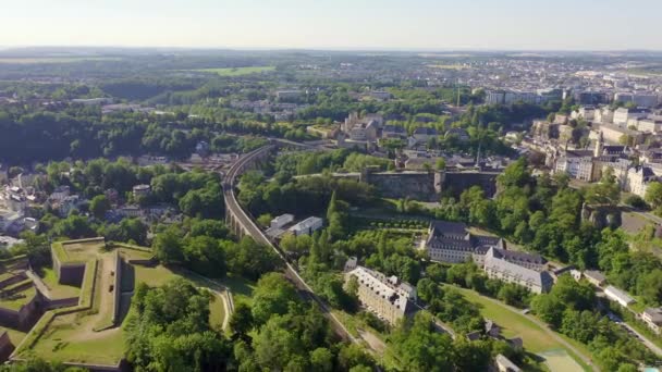 Lucemburk, historické centrum města po ránu. 4K — Stock video