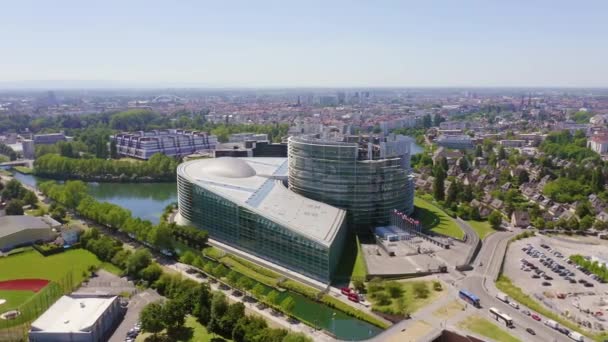 Strasbourg, Frankrike. Komplexet av byggnader är Europaparlamentet, Europeiska domstolen för de mänskliga rättigheterna, Europas palats. 4K — Stockvideo