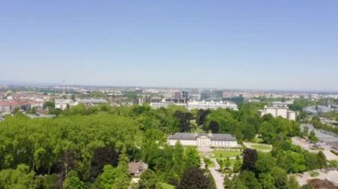 Strasbourg, Fransa. Orangerie Parkı. Binaların kompleksi Avrupa Parlamentosu, Avrupa İnsan Hakları Mahkemesi ve Avrupa Sarayı 'dır. 4K