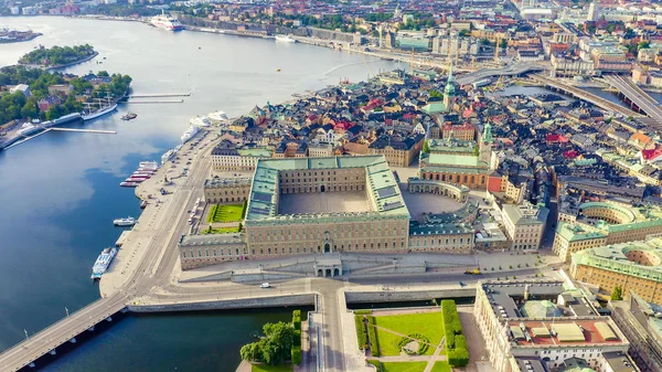 Estocolmo, Suecia. Palacio Real de Estocolmo. Lotería de la Kungliga. Vista aérea, desde el dron —  Fotos de Stock