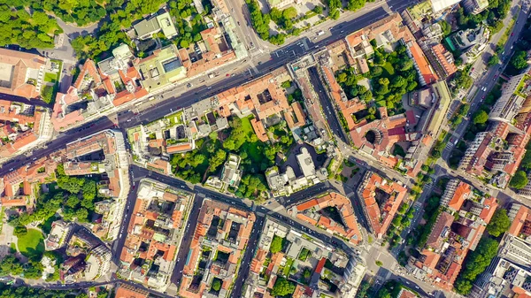 Μιλάνο, Ιταλία. Οι ταράτσες της πόλης έχουν θέα από ψηλά. Νεφελώδης καιρός, Αεροφωτογραφία, Head Over Shot — Φωτογραφία Αρχείου