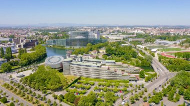 Strasbourg, Fransa. Binaların kompleksi Avrupa Parlamentosu, Avrupa İnsan Hakları Mahkemesi, Avrupa Sarayı, Havadan Bakış 