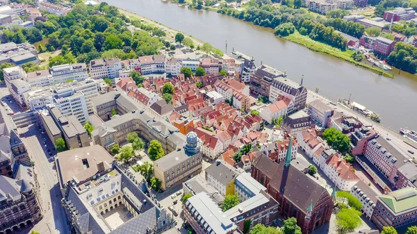 Bremen, Alemania. Desde Bremen Market Square (Bremer Marktplatz), hasta Bremen Schnoor (Schnoorviertel). Vista en vuelo, Vista aérea — Foto de Stock