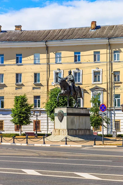 Rusia, Tver - 16 de junio de 2019: Monumento al Príncipe Mijaíl Tversky —  Fotos de Stock