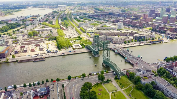 Rotterdam, Paesi Bassi. Ponti Rotterdam - Williamsburg Suspension Bridge, De Hef Drawbridge e Koninginnebrug Bridge, Veduta aerea — Foto Stock