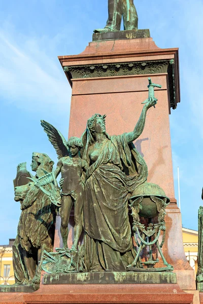 Helsinki, Finlandia. Monumento a Alejandro II fue inaugurado en 1894 , — Foto de Stock