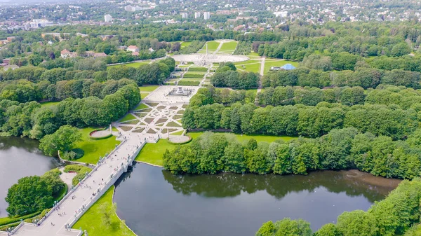 Oslo, Norsko. Ve vigelandské sochařské parku. Vigelandsparken. Frogner Park, od dronu — Stock fotografie