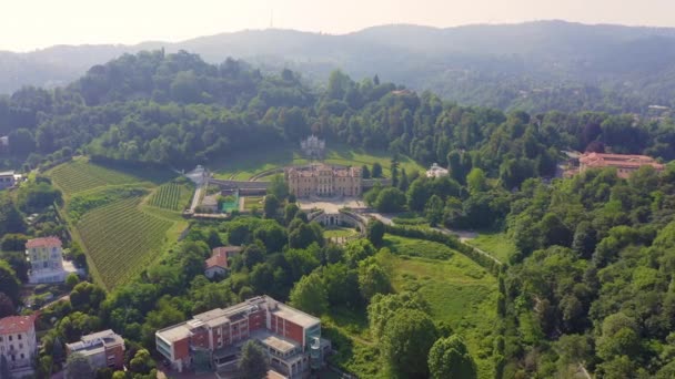 Torino, İtalya. Park 'lı Villa della Regina. 4K — Stok video