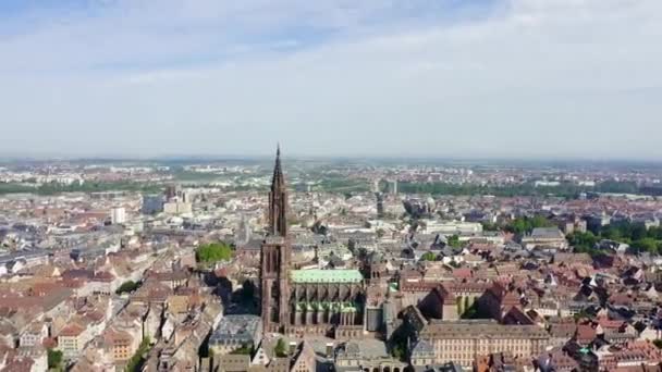 Estrasburgo, Francia. La parte histórica de la ciudad, la catedral de Estrasburgo. 4K — Vídeos de Stock