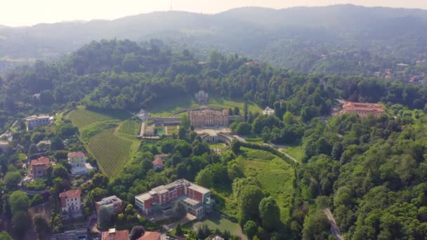 Torino, İtalya. Park 'lı Villa della Regina. 4K — Stok video