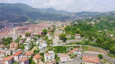 La Spezia, İtalya. Hill del Poggio 'da. Şehir manzarası. 4K