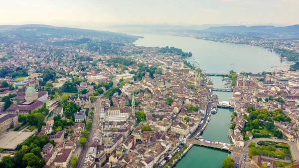 スイスのチューリッヒ。空気から街のパノラマ。チューリッヒ湖の眺め。リムマット川の探検サイト、空中ビュー — ストック写真