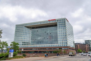 Hamburg, Almanya - 27 Haziran 2019: Medya şirketinin inşası 