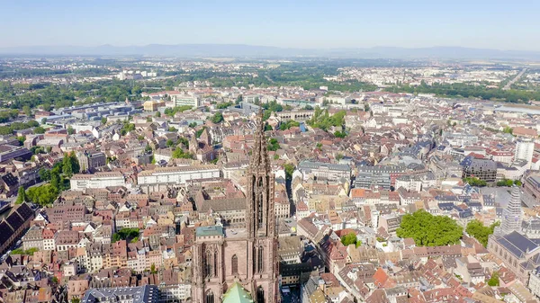 Strasbourg, France. The historical part of the city, Strasbourg Cathedral, Aerial View — Stock Photo, Image