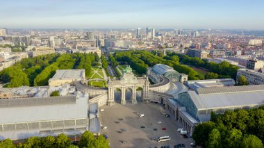Brüksel, Belçika. Ellinci Yıldönümü Parkı. Park Senkantoner. Brüksel Arc de Triomphe (Brüksel Kapısı), Havadan Görünüm 