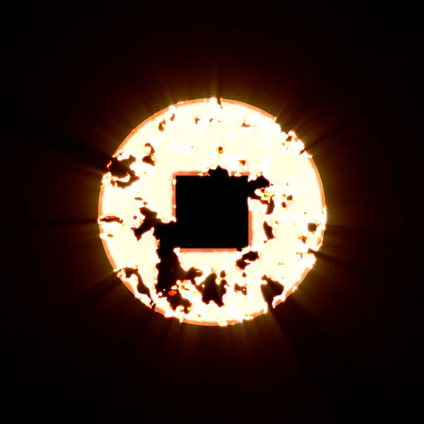 Círculo de parada de símbolo queimado em um fundo preto. Brilho brilhante — Fotografia de Stock