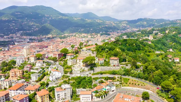 La Spezia, Italië. Hill del Poggio. Uitzicht op de stad, Uitzicht op de lucht — Stockfoto