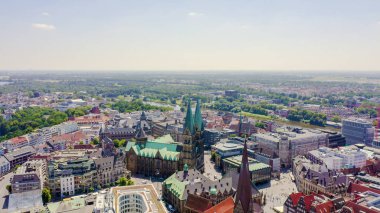 Bremen, Almanya. Bremen'in tarihi kısmı, eski şehir. Bremen Katedrali ( St Petri Dom Bremen ). Uçuşgörünümü, Havadan Görünüm 