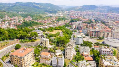 La Spezia, İtalya. Şehrin üzerinde uçuş. Yukarıdan görüntüle, Hava Görünümü 