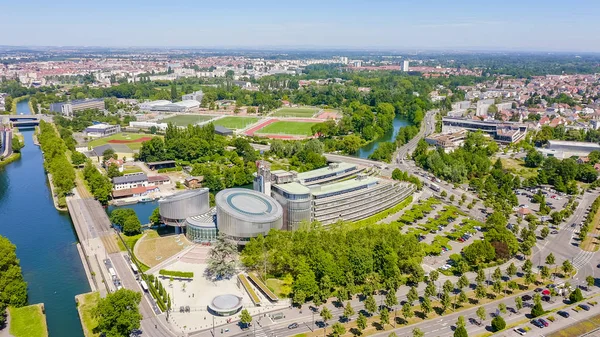 Strasburg, Francja. Kompleks budynków to Parlament Europejski, Europejski Trybunał Praw Człowieka, Widok z powietrza — Zdjęcie stockowe