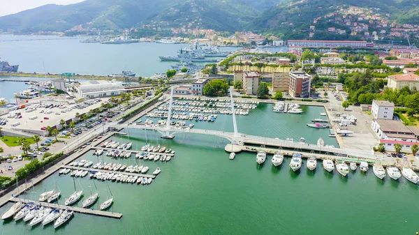 La Spezia, Italia. Puente Thaon di Revel. Vista desde arriba, Vista aérea —  Fotos de Stock