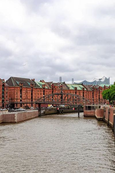 Hamburgo, Alemania - 27 de junio de 2019: Speicherstadt - la wa más grande —  Fotos de Stock