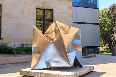 Bremen, Almanya - 28 Haziran 2019: Metal kübün kurulumu