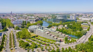 Strasbourg, Fransa. Binaların kompleksi Avrupa Parlamentosu, Avrupa İnsan Hakları Mahkemesi, Avrupa Sarayı, Havadan Bakış 