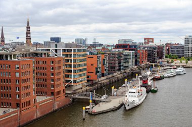 Hamburg, Almanya - 27 Haziran 2019: Hafencity Körfezi Bölgesi