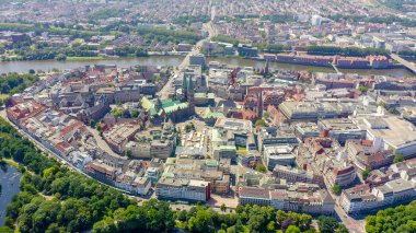 Bremen, Almanya. Bremen'in tarihi kısmı, eski şehir. Bremen Katedrali ( St Petri Dom Bremen ). Uçuşgörünümü, Havadan Görünüm 