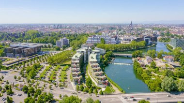 Strasbourg, Fransa. Binaların kompleksi Avrupa Parlamentosu, Avrupa İnsan Hakları Mahkemesi, Avrupa Sarayı, Havadan Bakış 