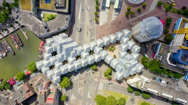 Rotterdam, Hollanda. Şehrin iş alanının panoraması. Yukarıdan Kübik evler, Havadan Görüntü, Kafadan Görüntü 