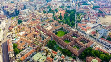 Milan, İtalya. Milan Üniversitesi. Şehrin çatıları, hava manzarası, hava manzarası. 